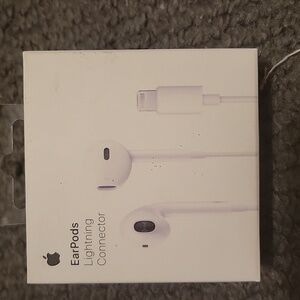 Apple Earpods with Lightning Connector